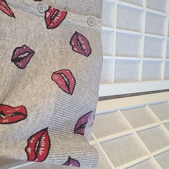 New Torrid lips 💋 cardigan - Picture 5 of 5